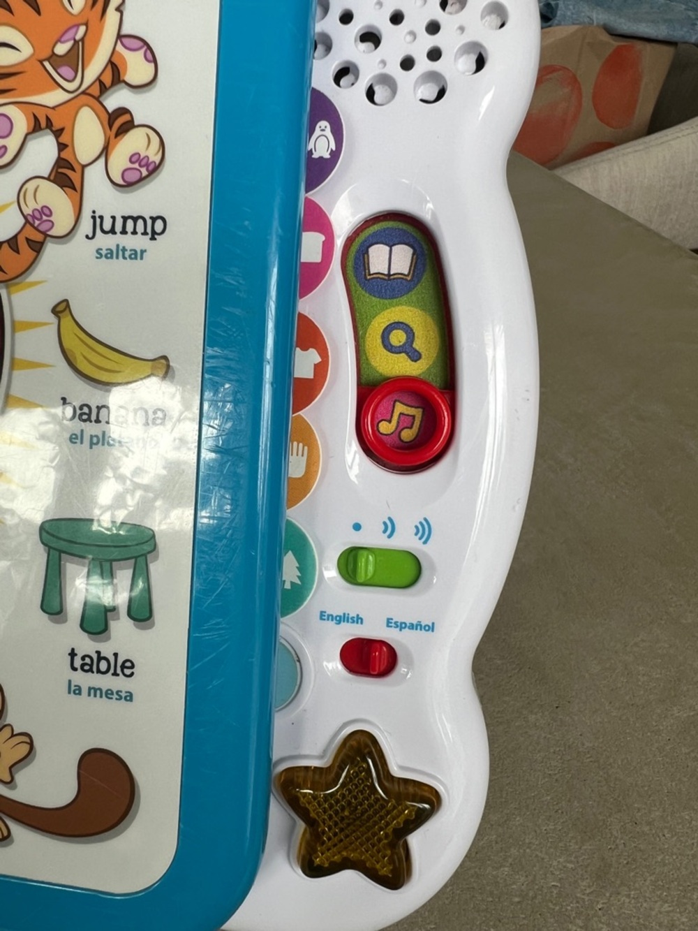 Leapfrog‎ Learning Friends 100 Words Book - English/Spanish - Picture 3 of 10